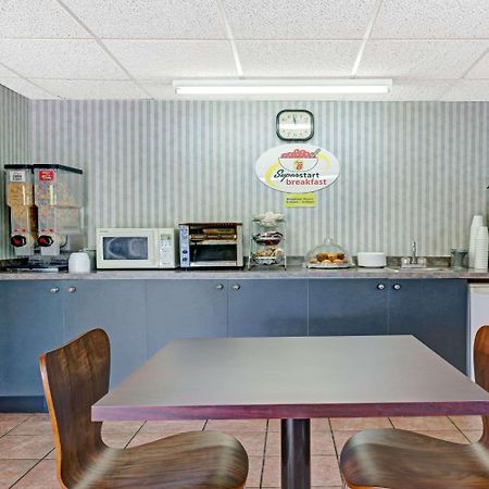Super 8 By Wyndham Niagara Falls North Eksteriør billede