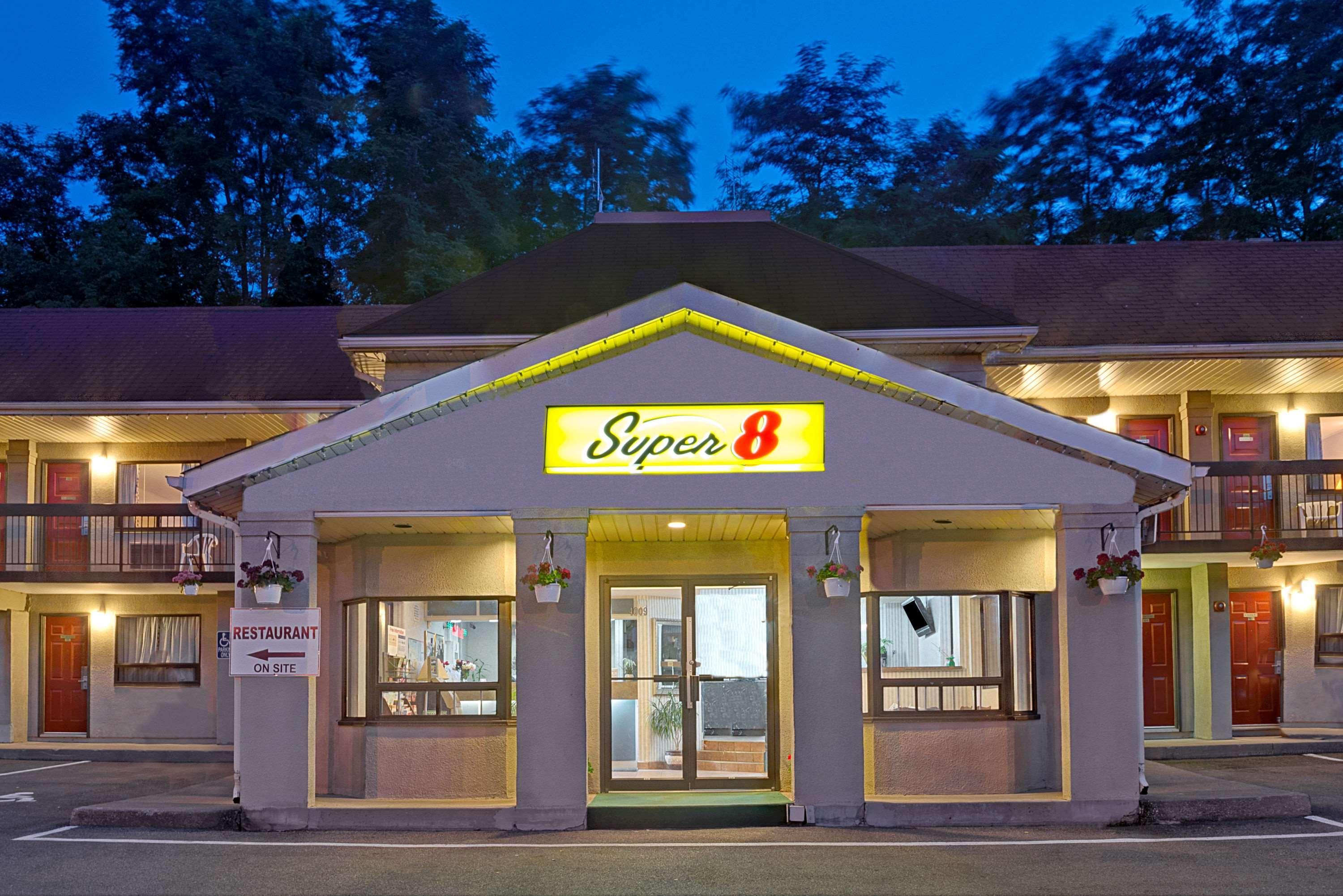 Super 8 By Wyndham Niagara Falls North Eksteriør billede