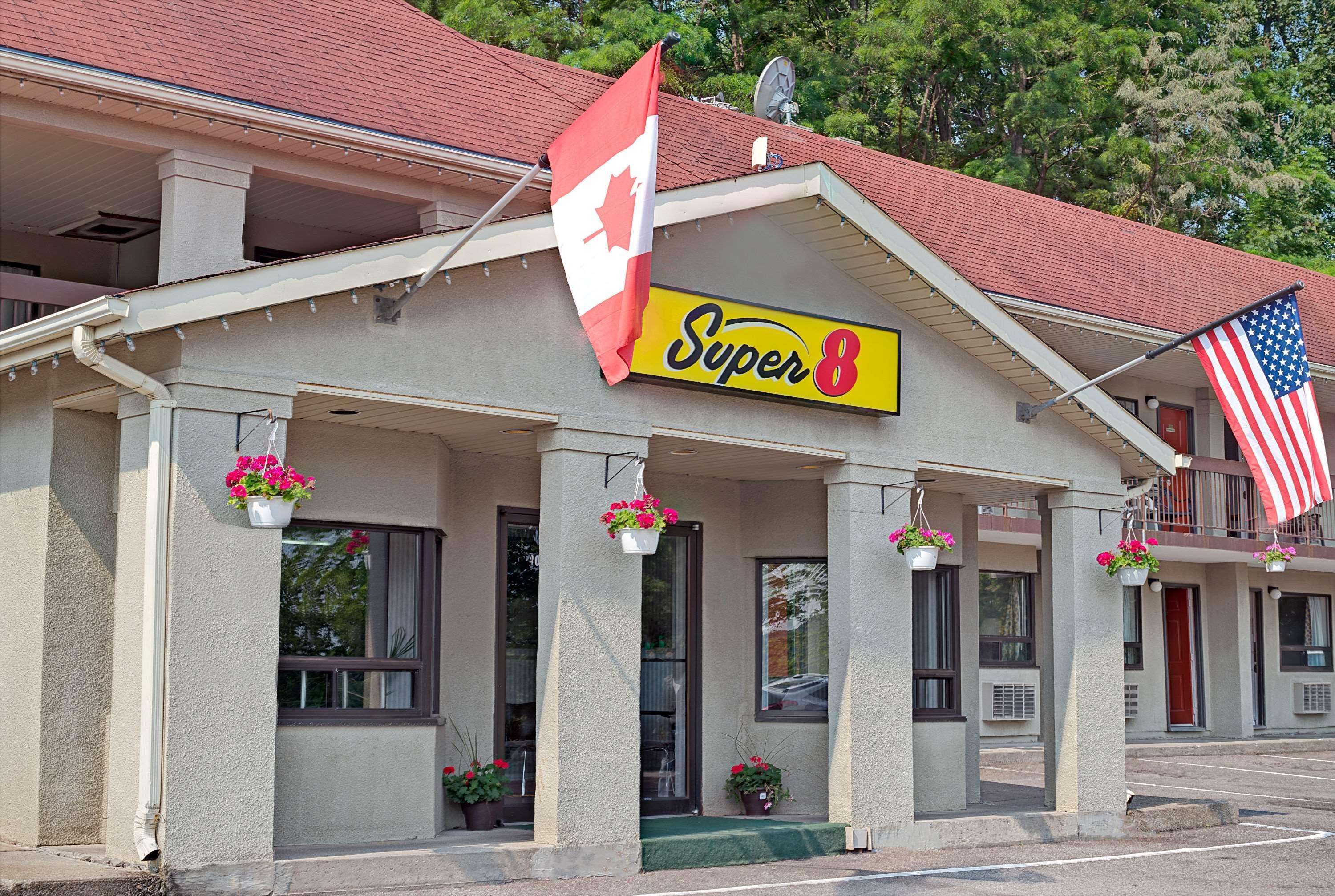 Super 8 By Wyndham Niagara Falls North Eksteriør billede